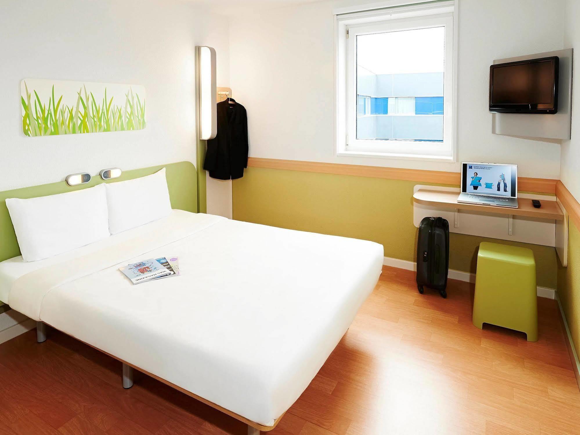 Ibis budget Chambéry Centre Ville Exterior foto