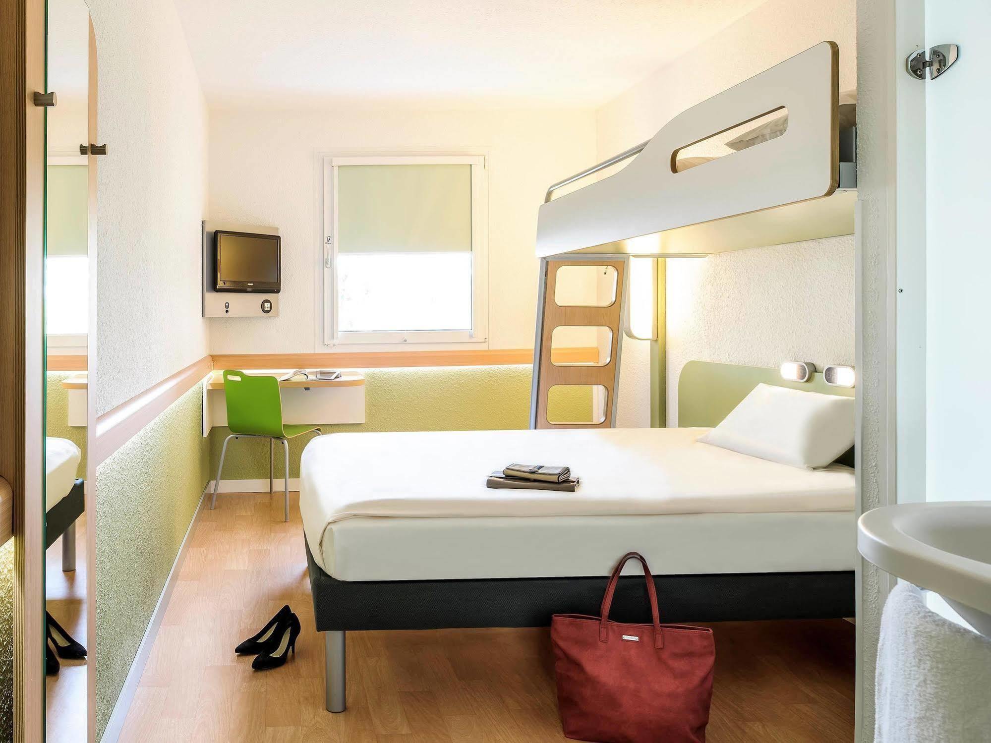 Ibis budget Chambéry Centre Ville Exterior foto